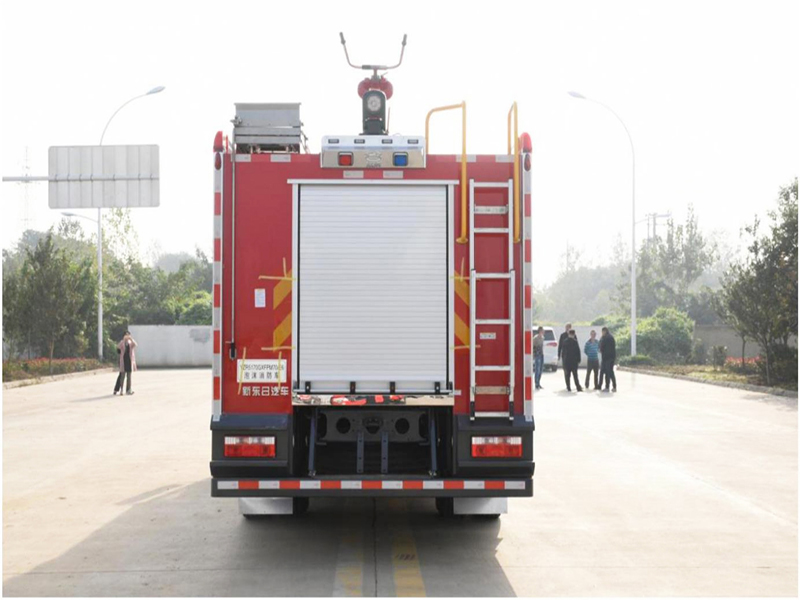 國(guó)六7噸東風(fēng)D9水罐消防車(chē)