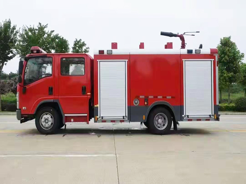 國(guó)六3.5噸五十鈴700P泡沫消防車